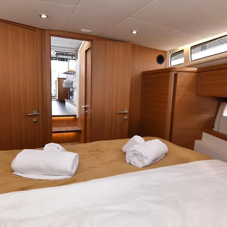 Centrum Boat Botel *