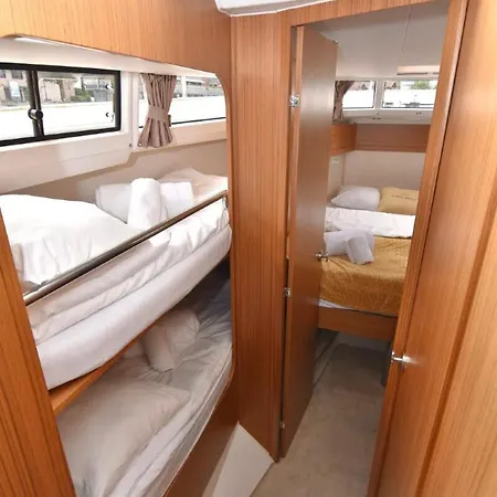 Centrum Boat Botel *