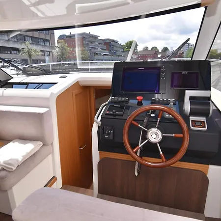 Centrum Boat