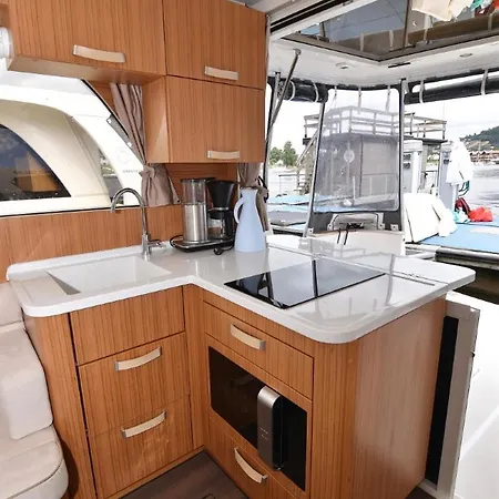 Botel Centrum Boat *