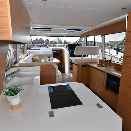 Botel Centrum Boat *