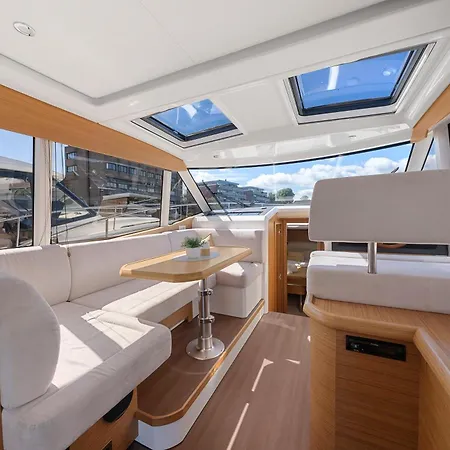 Botel Centrum Boat *