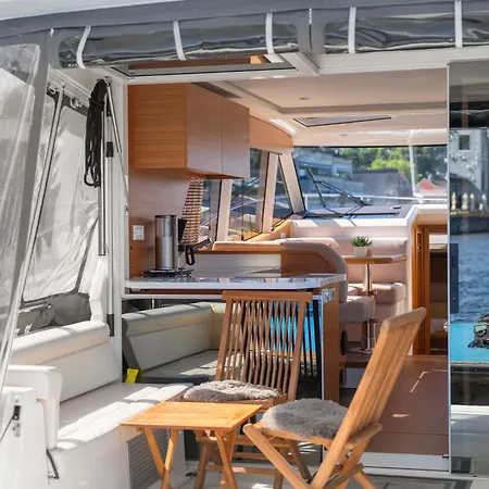 Centrum Boat * بورشغرون