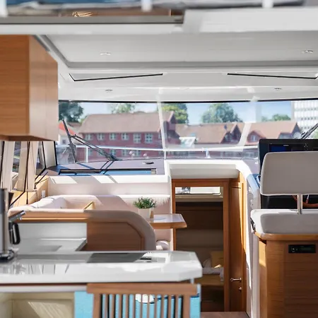 Centrum Boat بورشغرون