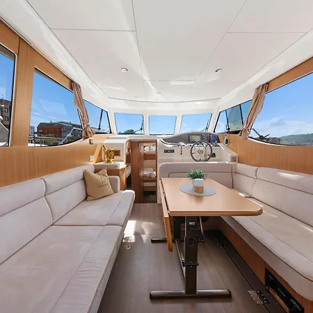 Centrum Boat