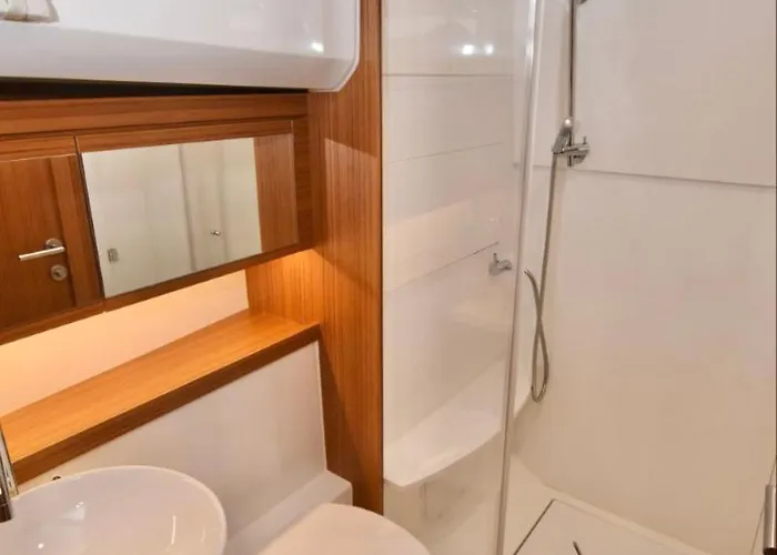 Ботель Centrum Boat *