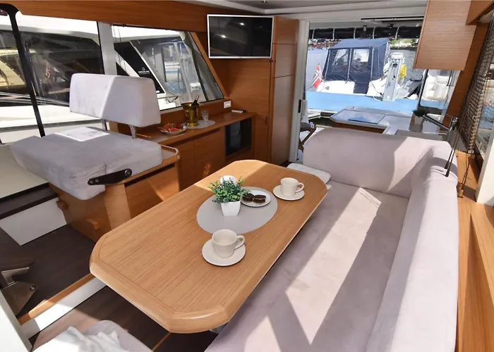 Centrum Boat Ботель *