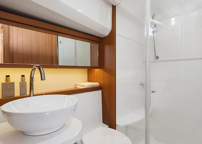 Ботель Centrum Boat *