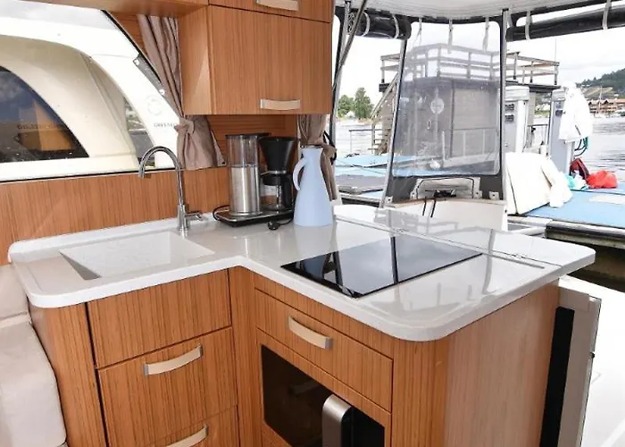 Ботель Centrum Boat *