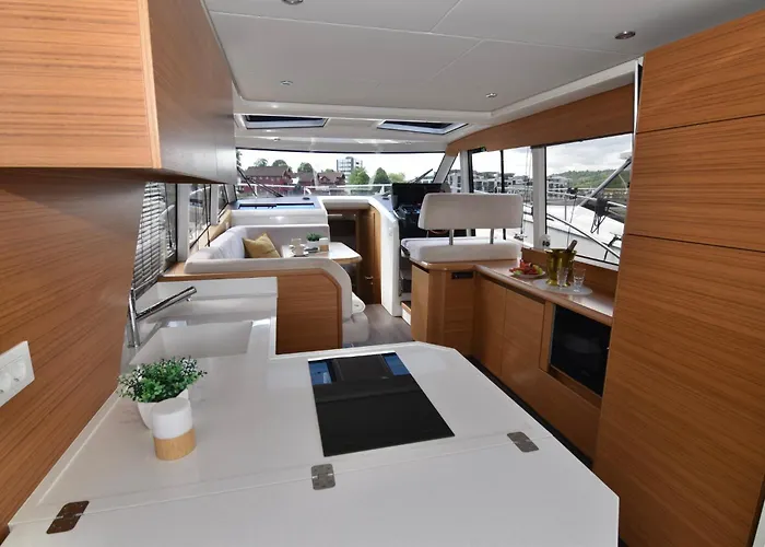 Ботель Centrum Boat *