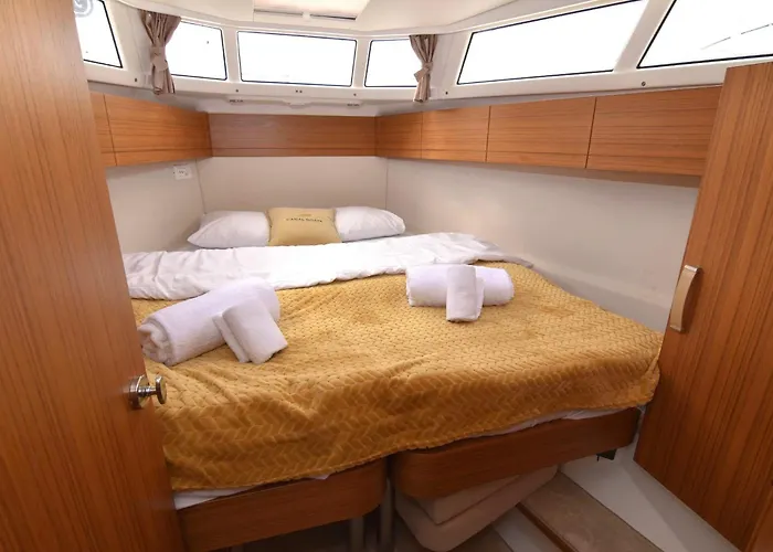 Ботель Centrum Boat *