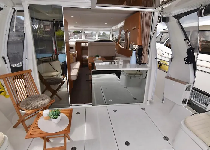 Centrum Boat Ботель *