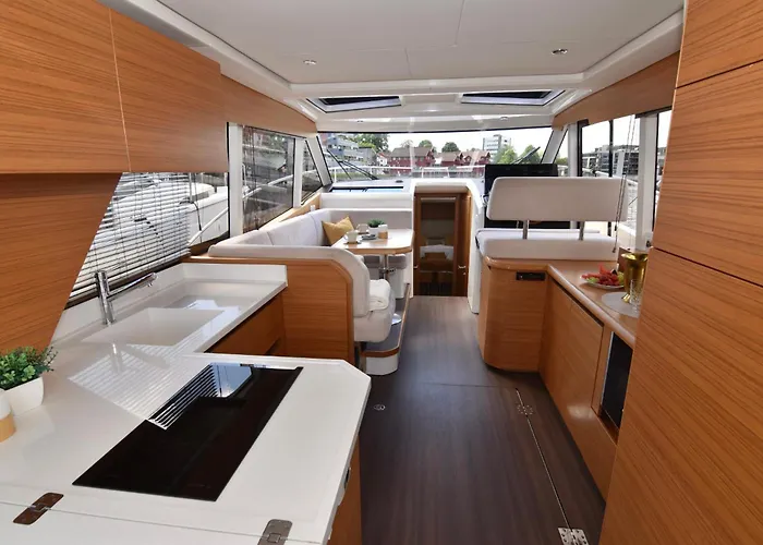 Centrum Boat Ботель *