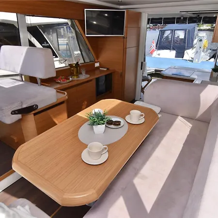 Centrum Boat Botel *