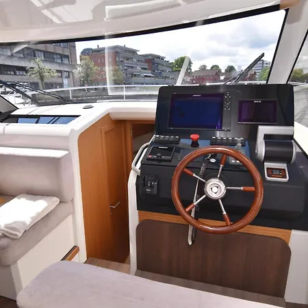 Centrum Boat