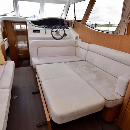 Centrum Boat