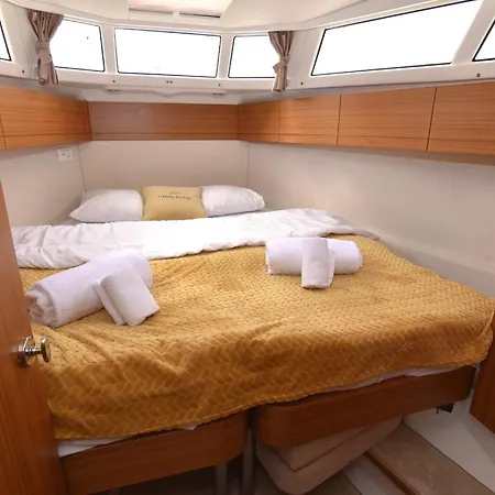 Botel Centrum Boat *