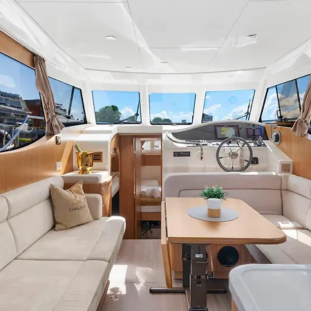 Centrum Boat Hotel en barco Porsgrunn
