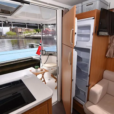 Centrum Boat