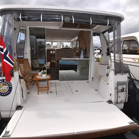 Centrum Boat Hotel en barco Porsgrunn